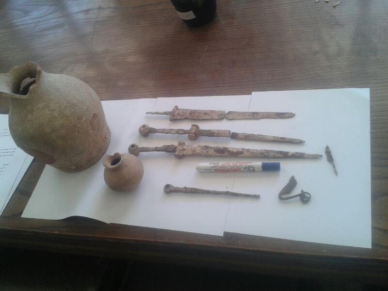 اهدای6 قطعه شیء عتیقه به میراث فرهنگی بافت