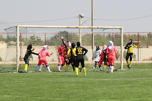 تساوی بم و آینده سازان به نفع سیرجان تساوی بم و آینده سازان به نفع سیرجان