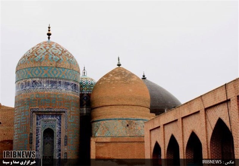 از صاحبان 5 مقاله برتر تجلیل شد.