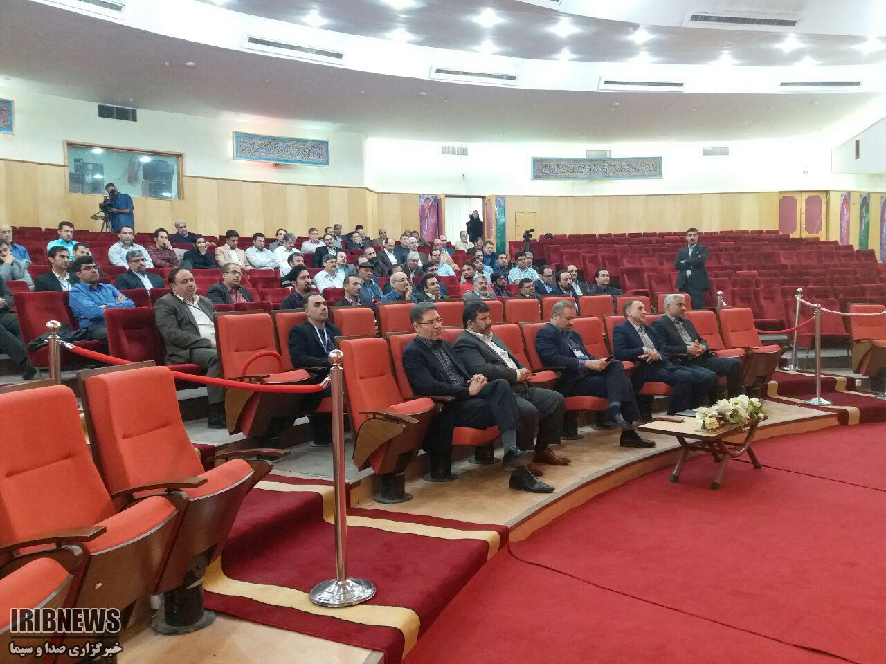 دوربین چشم مخاطب تلقی شود و باید به جای چشم مخاطب ببیند دوربین چشم مخاطب تلقی شود و باید به جای چشم مخاطب ببیند