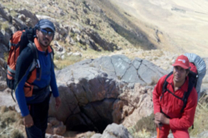 کشف یک دهنه غار آبی در غرب استان اصفهان کشف یک دهنه غار آبی در غرب استان اصفهان