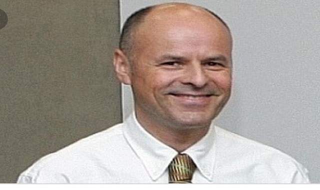 قدردانی از افتتاح کورت شیشه‌ای اسکواش یزد