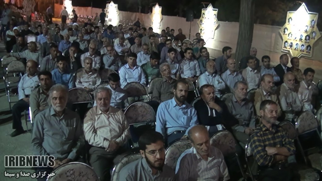 مسئولان کاری نکنند دشمنان موج سواری کنند