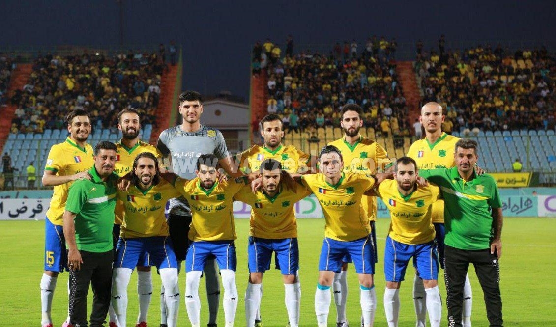 باخت طلایی پوشان در خانه