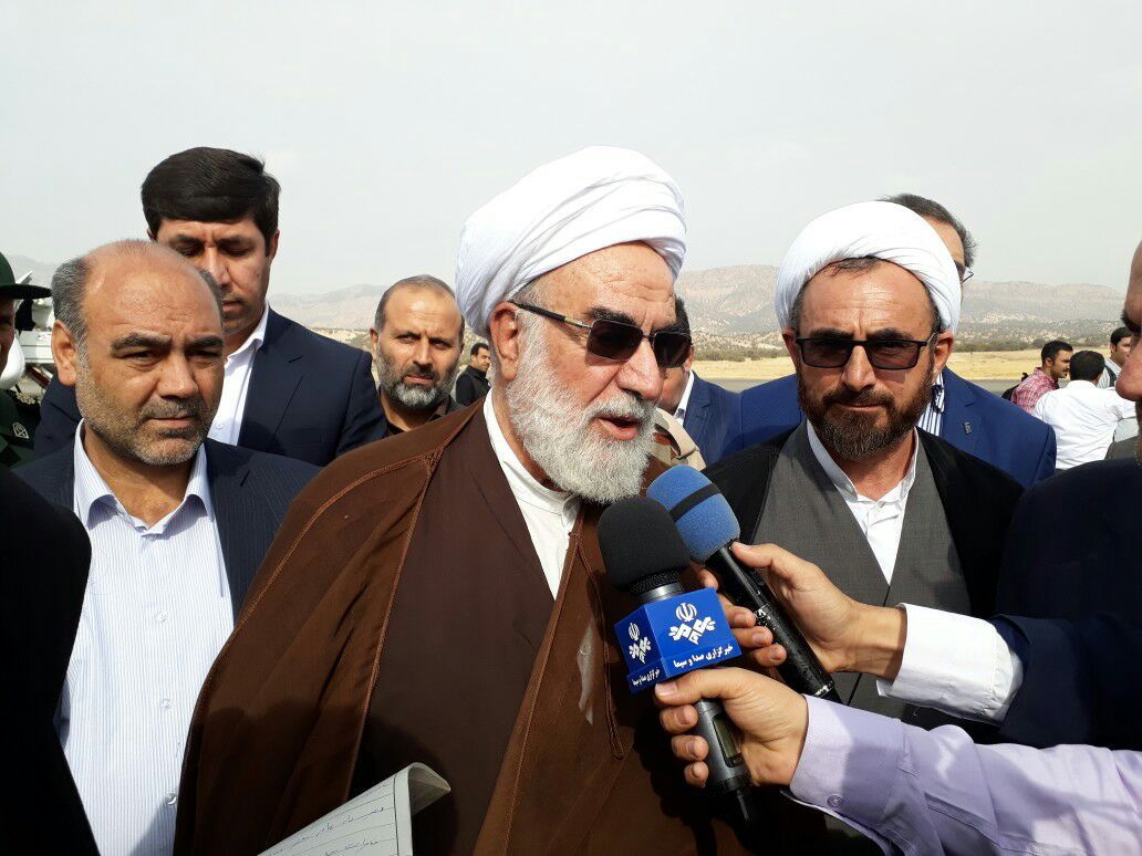 ورود رئیس دفتر مقام معظم رهبری به ایلام ورود رئیس دفتر مقام معظم رهبری به ایلام