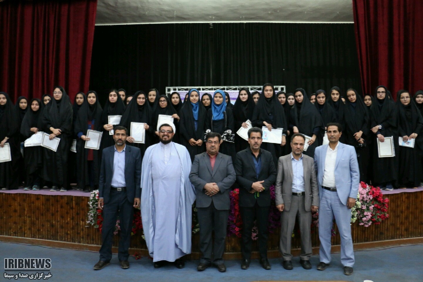 تجلیل از 355 دانش اموز برتر در زرند تجلیل از 355 دانش اموز برتر در زرند