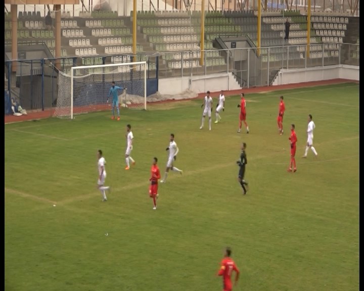 پیروزی شیرین پاس در خانه