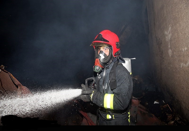 مهار آتش سوزی فروشگاه البسه در میدان ۱۷شهریور مشهد مهار آتش سوزی فروشگاه البسه در میدان ۱۷شهریور مشهد