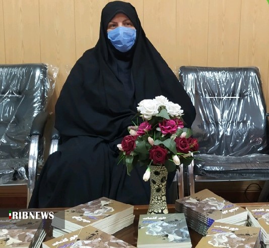 تجلیل شاعر شهربابکی از مدافعان سلامت با تقدیم کتاب تجلیل شاعر شهربابکی از مدافعان سلامت با تقدیم کتاب