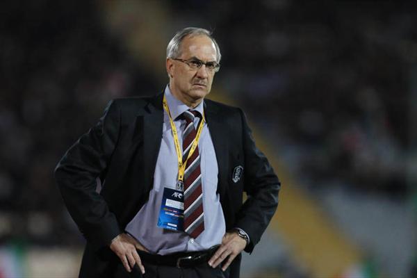 اشتیلیکه از مربیگری تیم تیانجین چین برکنار شد اشتیلیکه از مربیگری تیم تیانجین چین برکنار شد