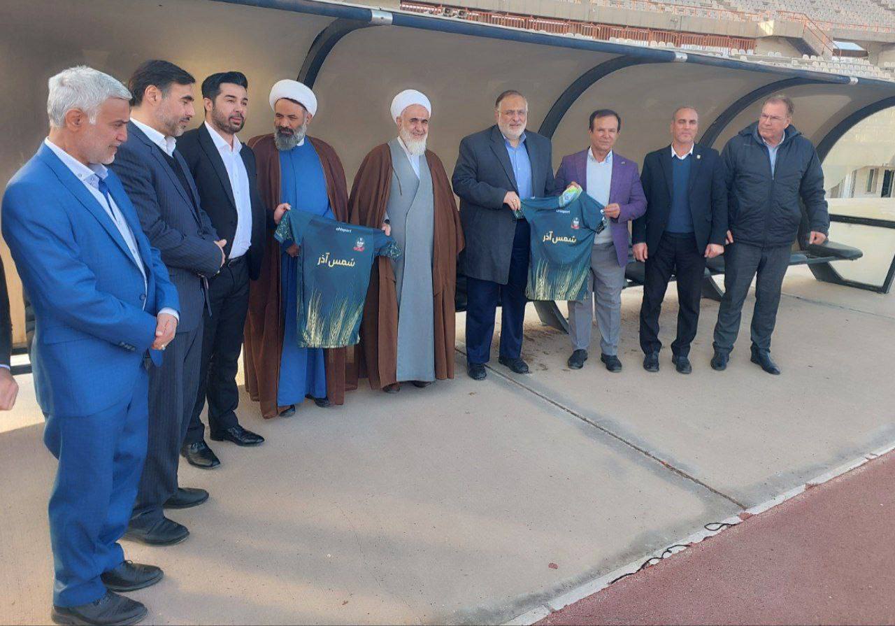 دیدارنماینده ولی فقیه دراستان و استاندار با اعضای باشگاه شمس آذر دیدارنماینده ولی فقیه دراستان و استاندار با اعضای باشگاه شمس آذر