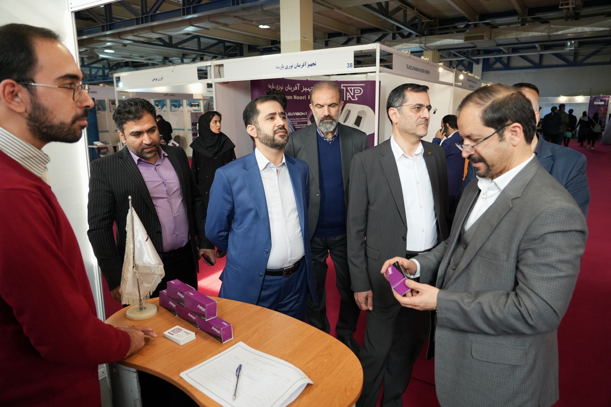 حمایت گسترده وزارت علوم در راستای خرید بیشتر تجهیزات ایران ساخت (ویترین / منبع: معاونت علمی ریاست جمهوری) حمایت گسترده وزارت علوم در راستای خرید بیشتر تجهیزات ایران ساخت (ویترین / منبع: معاونت علمی ریاست جمهوری)