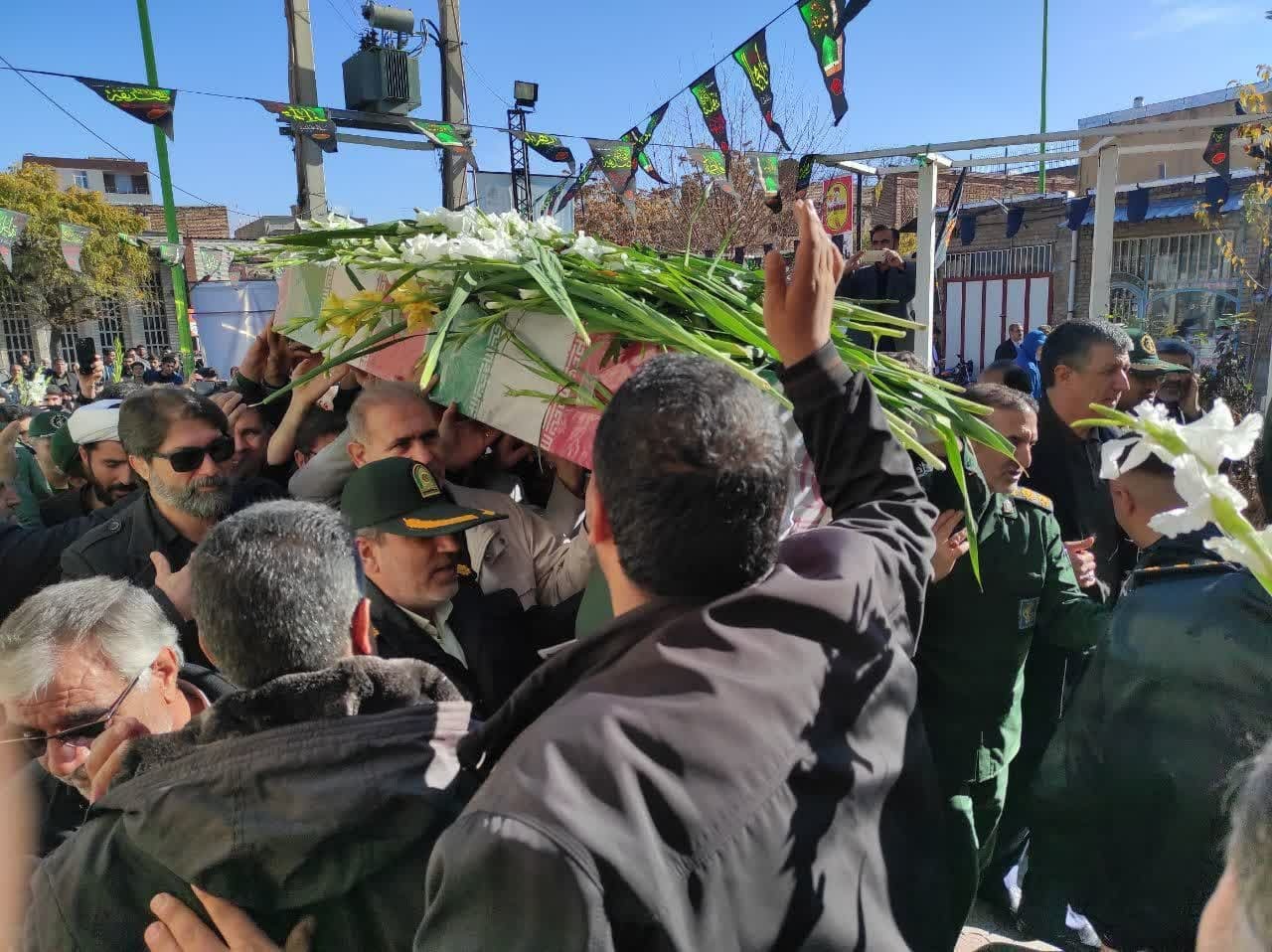 استقبال از پیکر مطهر شهدا در شاهین دژ