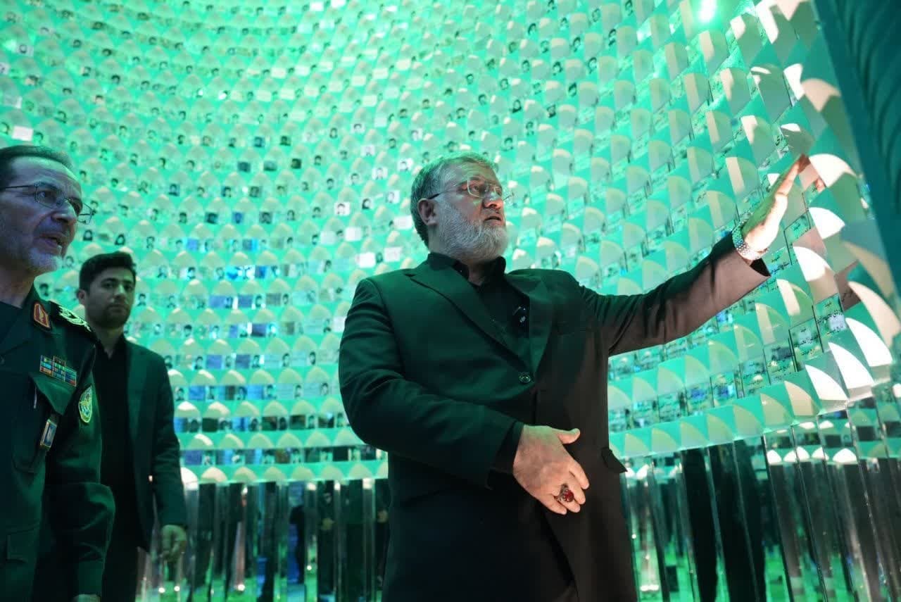 بازدید استاندار آذربایجانغربی از باغ موزه دفاع مقدس در ارومیه بازدید استاندار آذربایجانغربی از باغ موزه دفاع مقدس در ارومیه