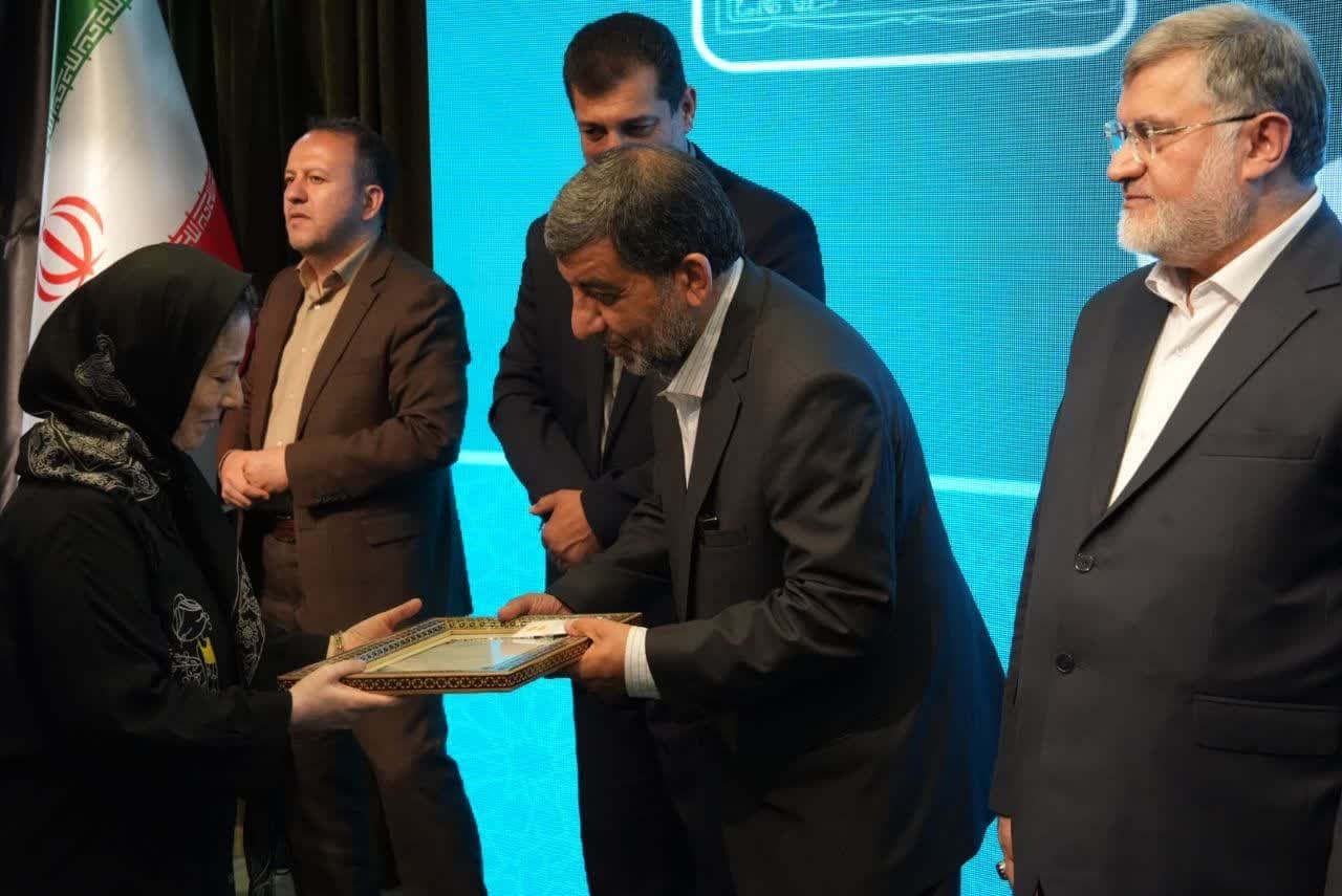 تجلیل از هنرمندان صنایع‌دستی آذربایجان‌غربی