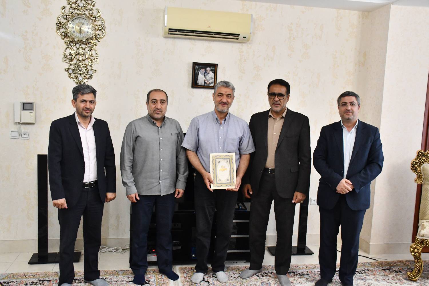 تجلیل از آزاده سرافراز صدا وسیمای آذربایجان غربی تجلیل از آزاده سرافراز صدا وسیمای آذربایجان غربی