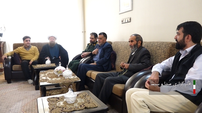 عیادت از پیرغلامان اهل بیت(ع) در آستانه میلاد حضرت زینب(س) عیادت از پیرغلامان اهل بیت(ع) در آستانه میلاد حضرت زینب(س)