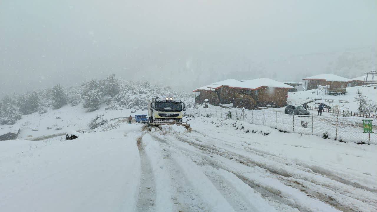 برفروبی مسیر‌های کوهستانی گیلان