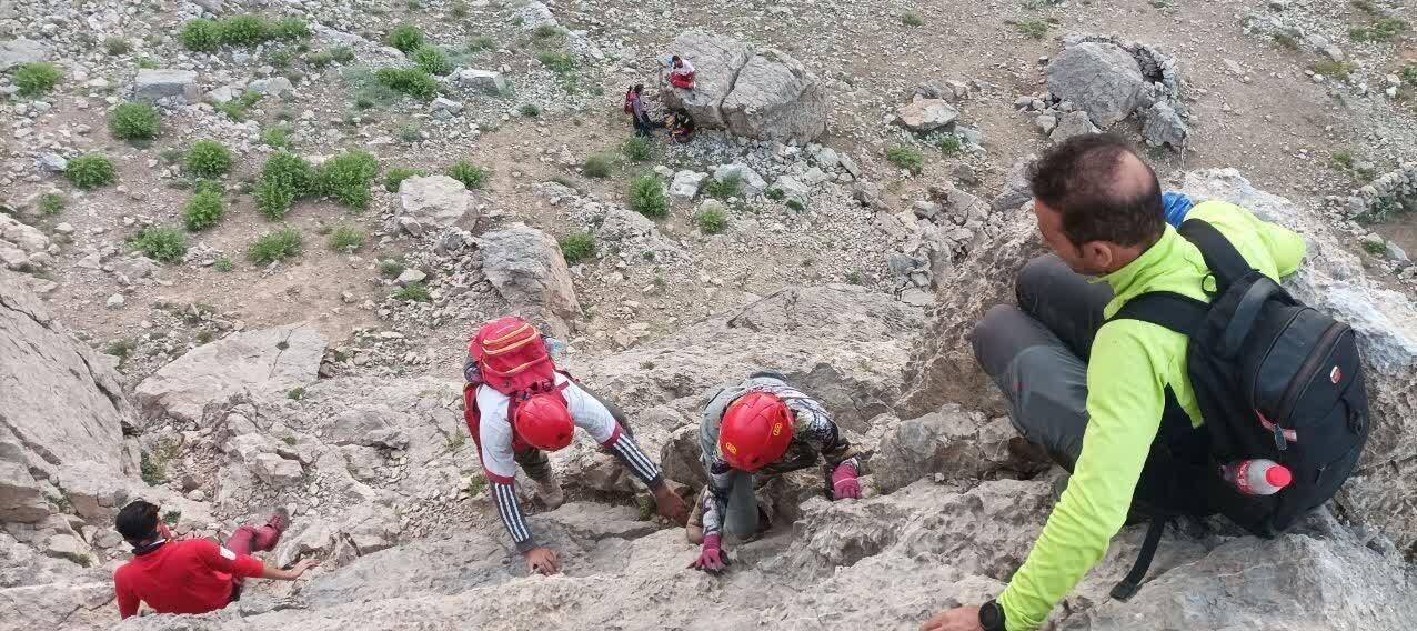 نجات هشت نفر گرفتار در ارتفاعات آخرداغ بجنورد