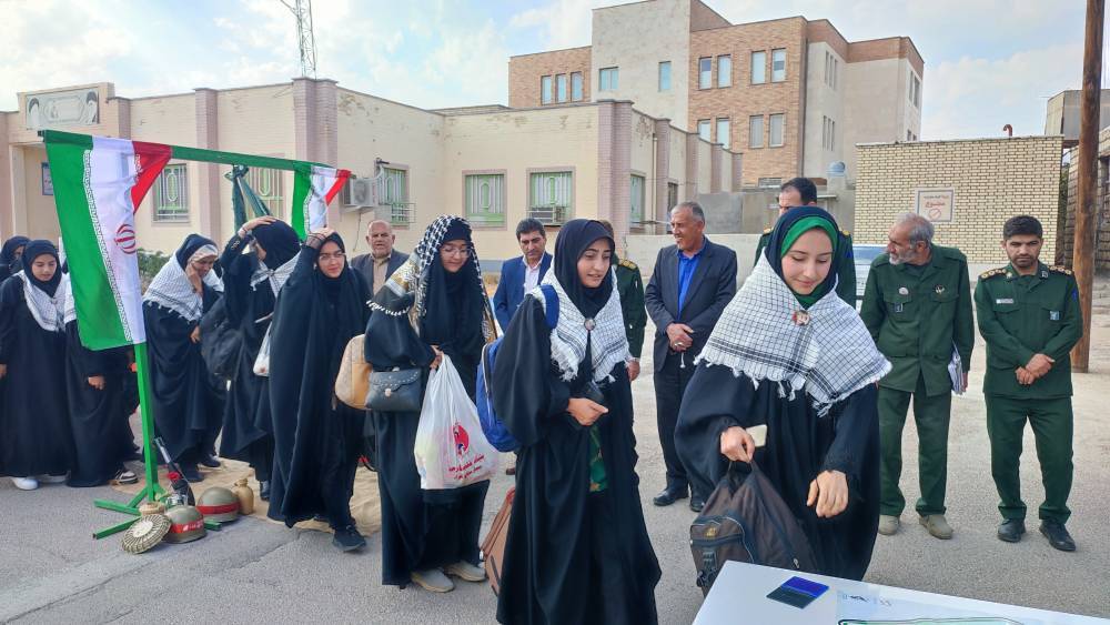 اعزام دانش‌آموزان دختر لنده ای به اردوی راهیان نور