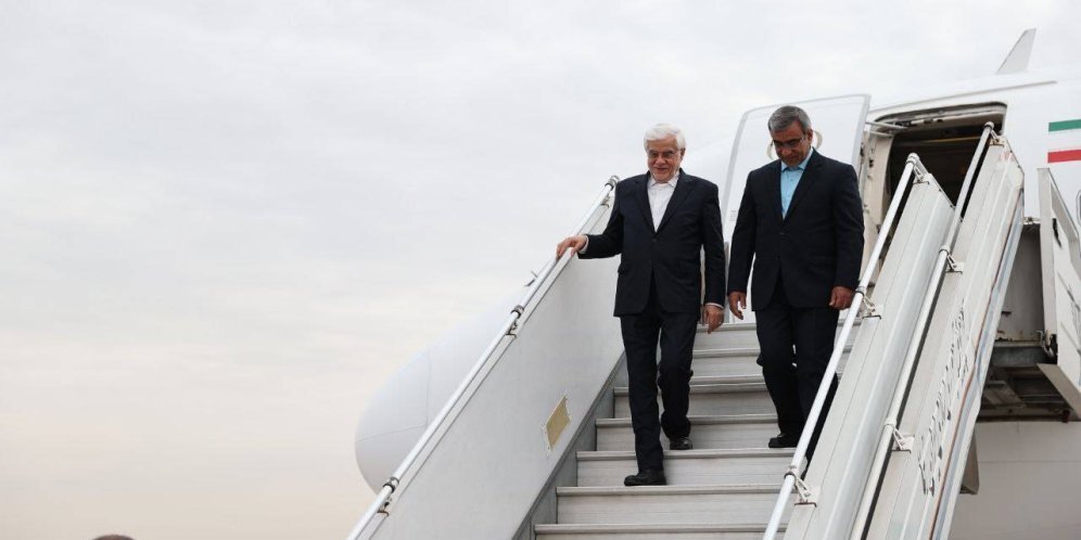 سفر عارف به مشهد مقدس