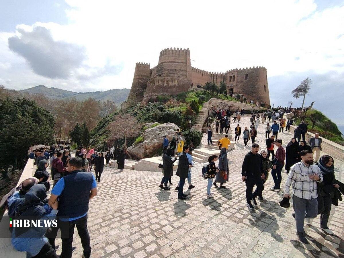 بازدید بیش از ۳۰۷ هزار گردشگر نوروزی از اماکن تاریخی و فرهنگی لرستان