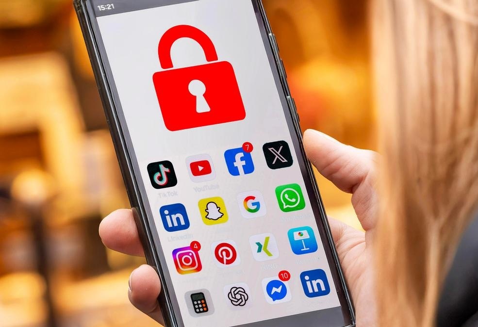 حکمرانی فضای مجازی از اروپا تا آسیا حکمرانی فضای مجازی از اروپا تا آسیا