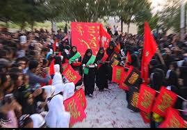 حمل پرچم گنبد امام حسین (ع) در بین مردم ولایتمدار سرفاریاب