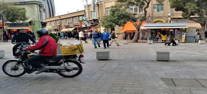 خطر بیخ گوش عابران پیاده راه میدان امام (ره) در همدان