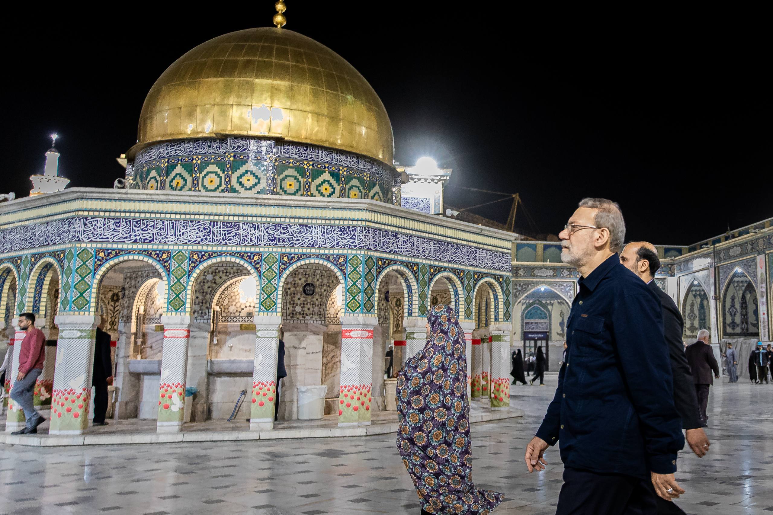 لاریجانی به حرم مطهر امام رضا (ع) رفت لاریجانی به حرم مطهر امام رضا (ع) رفت