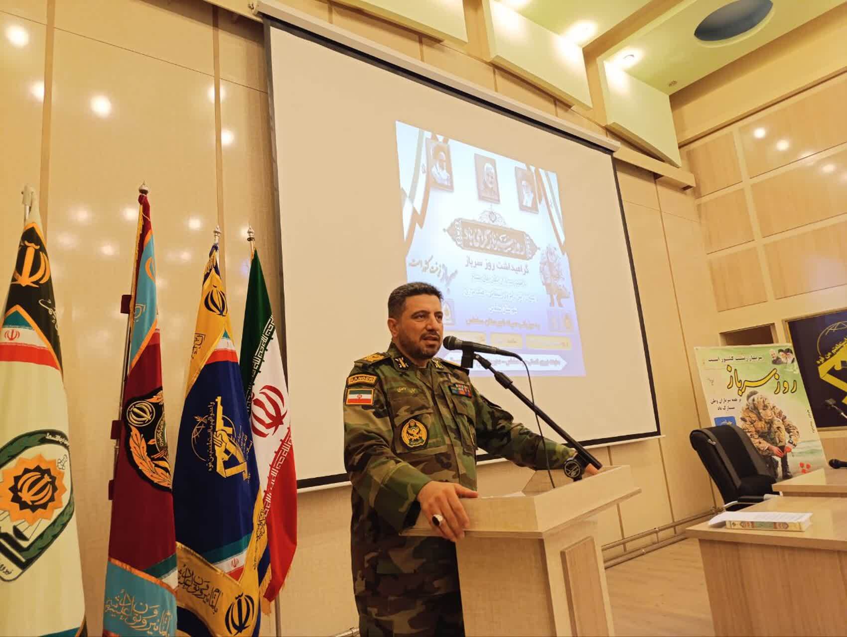 سربازان مایه عزت و اقتدار میهن اسلامی هستند سربازان مایه عزت و اقتدار میهن اسلامی هستند