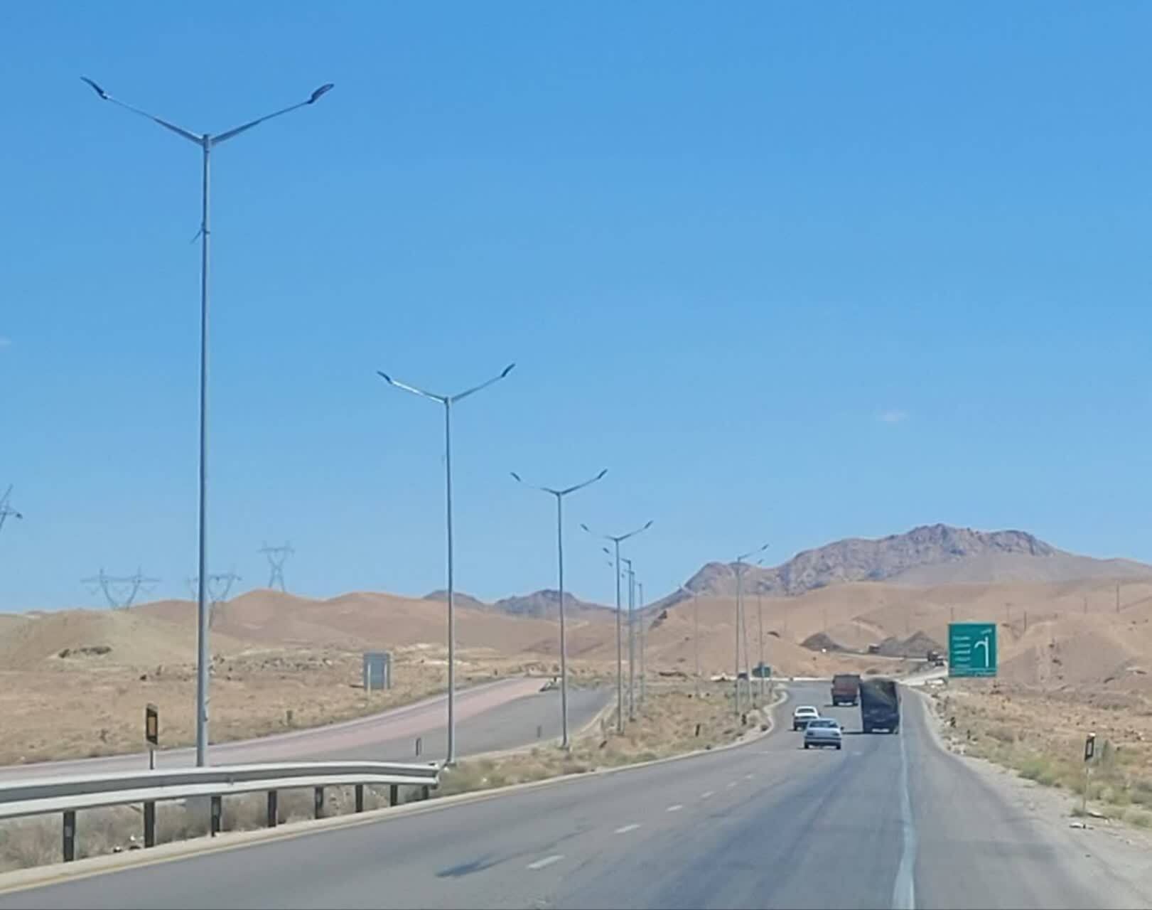 اجرای روشنایی سه راهی روم محور قائن -بیرجند