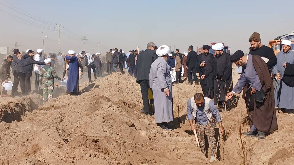 کاشت نهال توسط طلاب جهادگر مسیر زائران امام رضا (ع) کاشت نهال توسط طلاب جهادگر مسیر زائران امام رضا (ع)