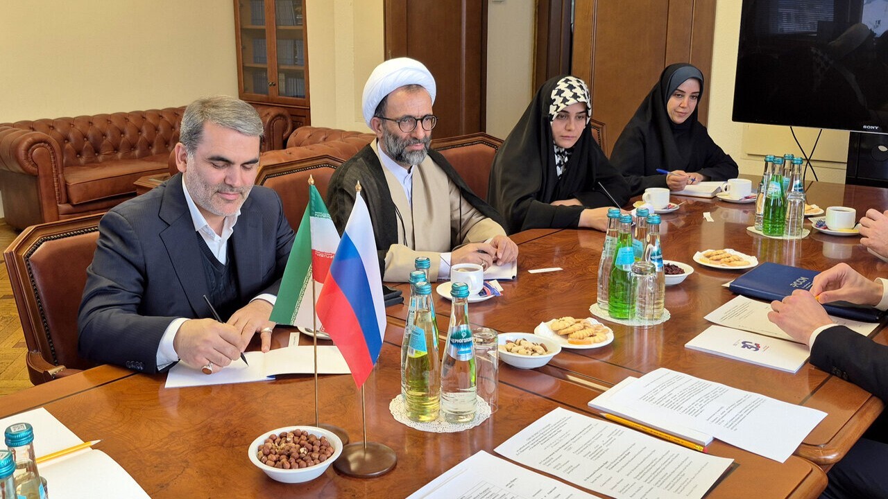 * ایران و روسیه در برابر سیاستهای غرب برادرانه ایستادهاند * ایران و روسیه در برابر سیاستهای غرب برادرانه ایستادهاند