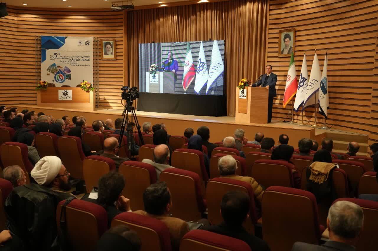 تأکید استاندارآذربایجانغربی بر بررسی موضوع احیای دریاچه ارومیه درمحافل علمی