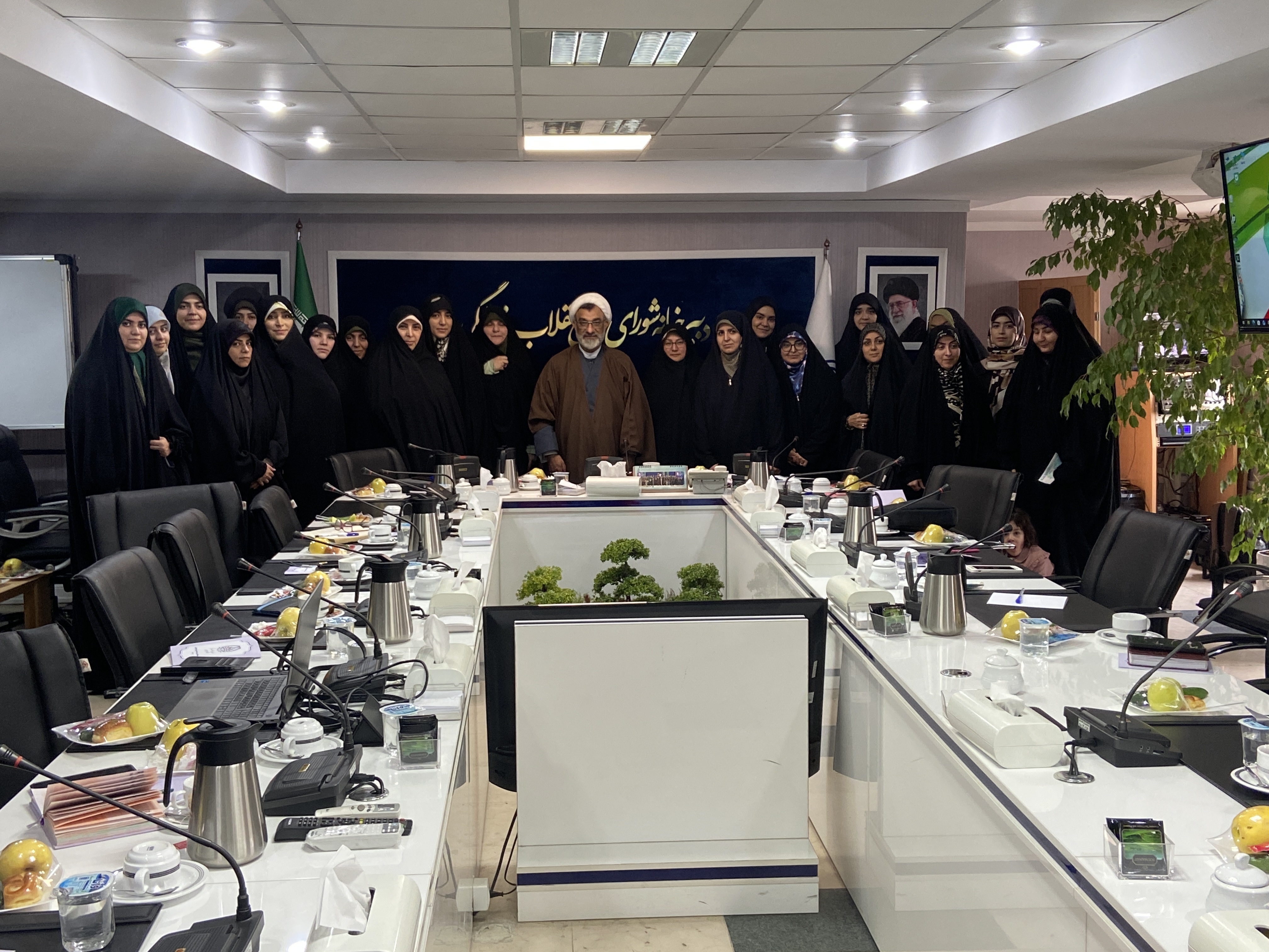 انقلاب اسلامی الگوی تازه‌ای از زن مسلمان به جهان ارائه داد