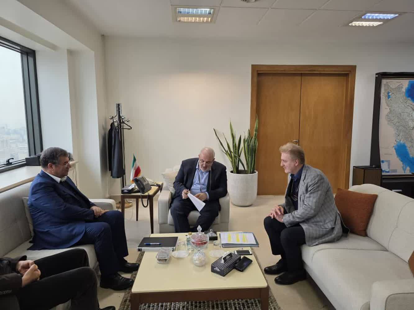 بررسی منابع آبهای سطحی و زیرزمینی آذربایجان غربی