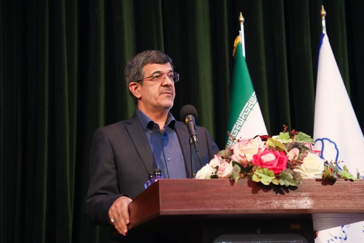 نیمی از مدیران تخصصی دولت قبل را حفظ کردیم