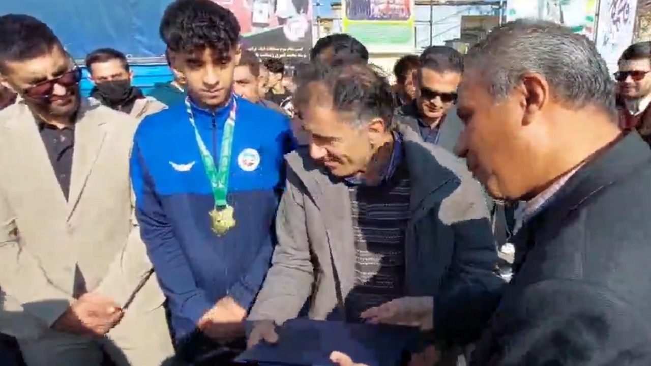 استقبال از ورزشکاران در زادگاهشان میانه 