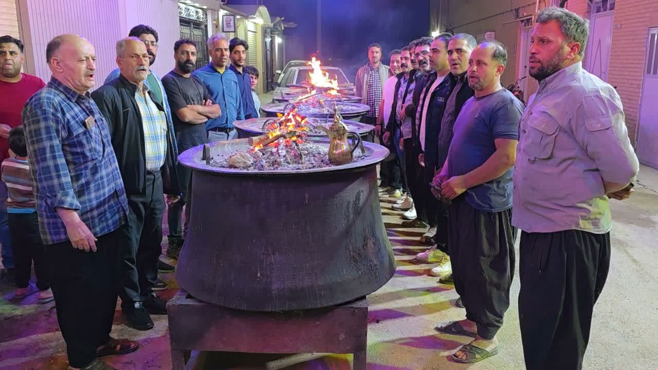 طبخ و توزیع آش نذری به مناسبت میلاد حضرت زهرا (س) در میبد طبخ و توزیع آش نذری به مناسبت میلاد حضرت زهرا (س) در میبد