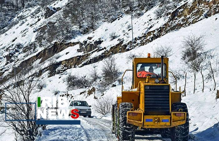 بازگشایی راه ارتباطی ۳۸۰ روستای برفگیر لرستان