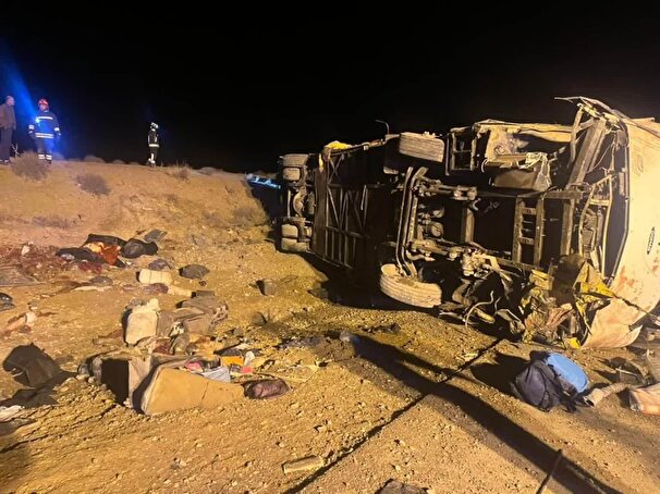 افزایش فوتی‌های واژگونی اتوبوس مسافربری به ۱۳ نفر